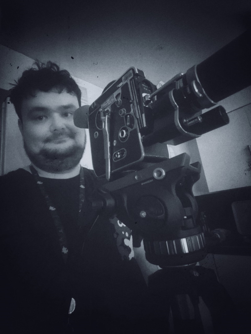 On the set of “2020”, shooting with an iconic Bolex camera!